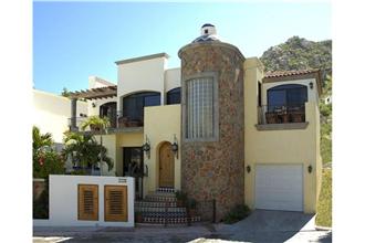 Casa de Tres Hermanas - 4BR Home + Pool