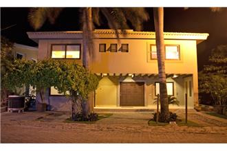 Vista Hermosa - 5BR Home + Private Pool