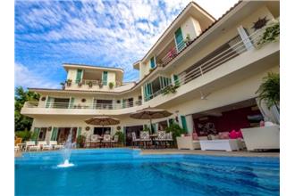Casa Yvonneka - 8BR Home